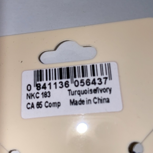 Turquoise and Ivory pendant necklace. Gunmetal chain. Lobster clasp. NWT. - Picture 4 of 7